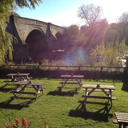 イン The Bull West Tanfield