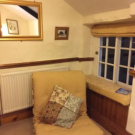 بيت ريفي The Bull West Tanfield 4*