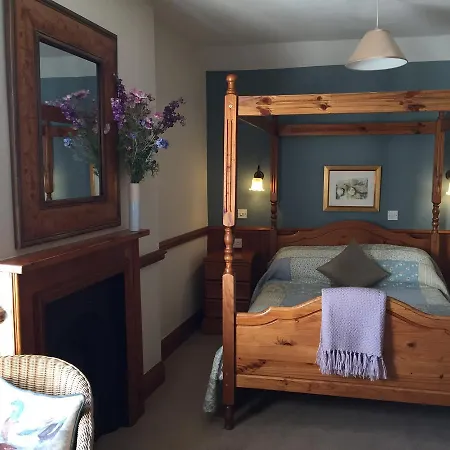 Han/Misafirhane The Bull West Tanfield