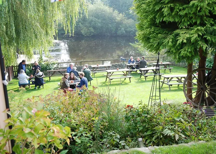 The Bull West Tanfield Inn